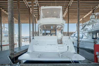 52' Carver 2017 Yacht For Sale